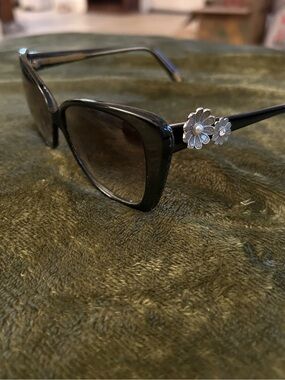 Marc Jacobs 347/S Daisy Flower Accent Cat-Eye Sunglasses - Black